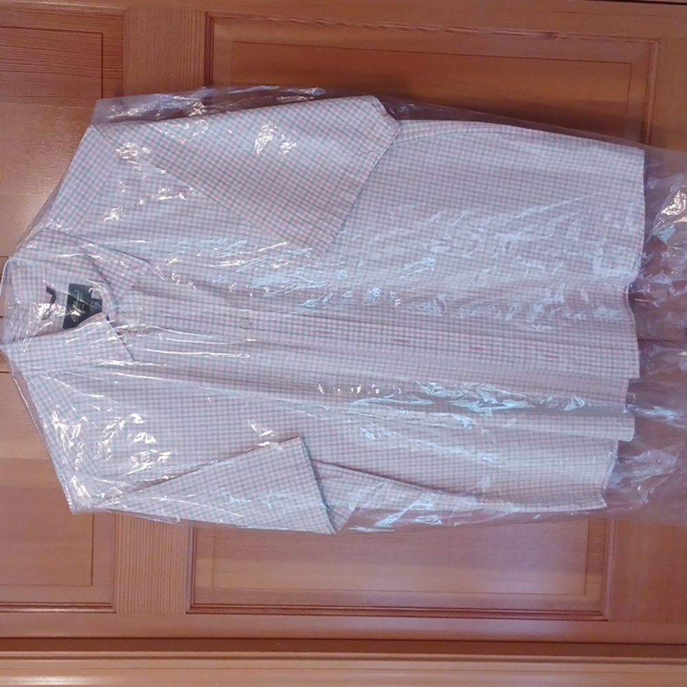 Mens short sleeve button down plaid shirt